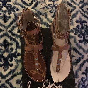 Sam Eldeman Brown leather sandals.